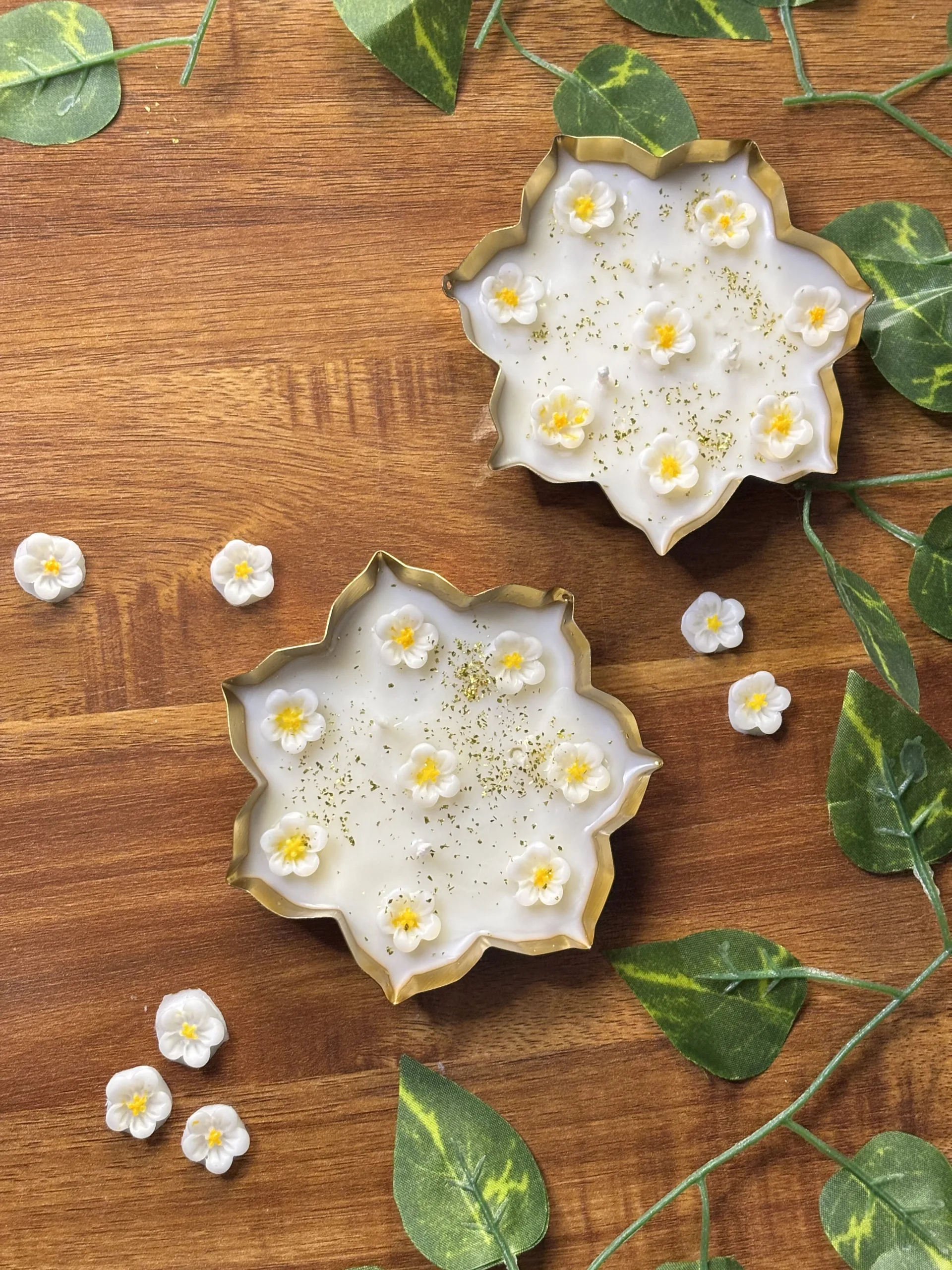 White flower candle urli - Image 2